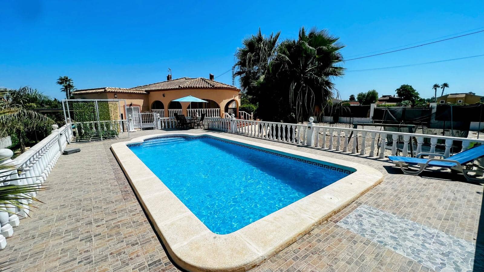 4 bedroom Villa for sale in Catral with pool - € 419,900 (Ref: 10021443)