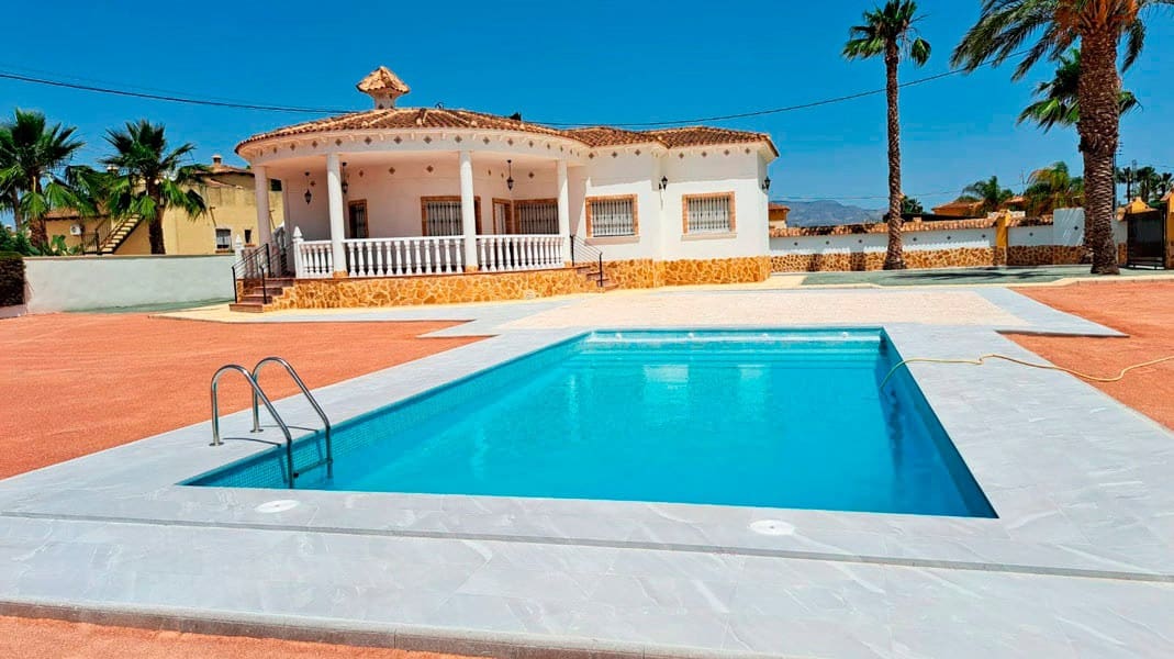 3 soveværelse Villa til salg i Catral med swimmingpool - € 355.000 (Ref: 8324051)