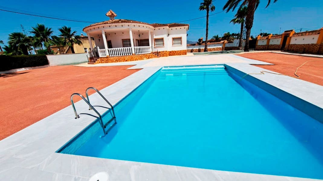 3 soveværelse Villa til salg i Catral med swimmingpool - € 355.000 (Ref: 8324051)