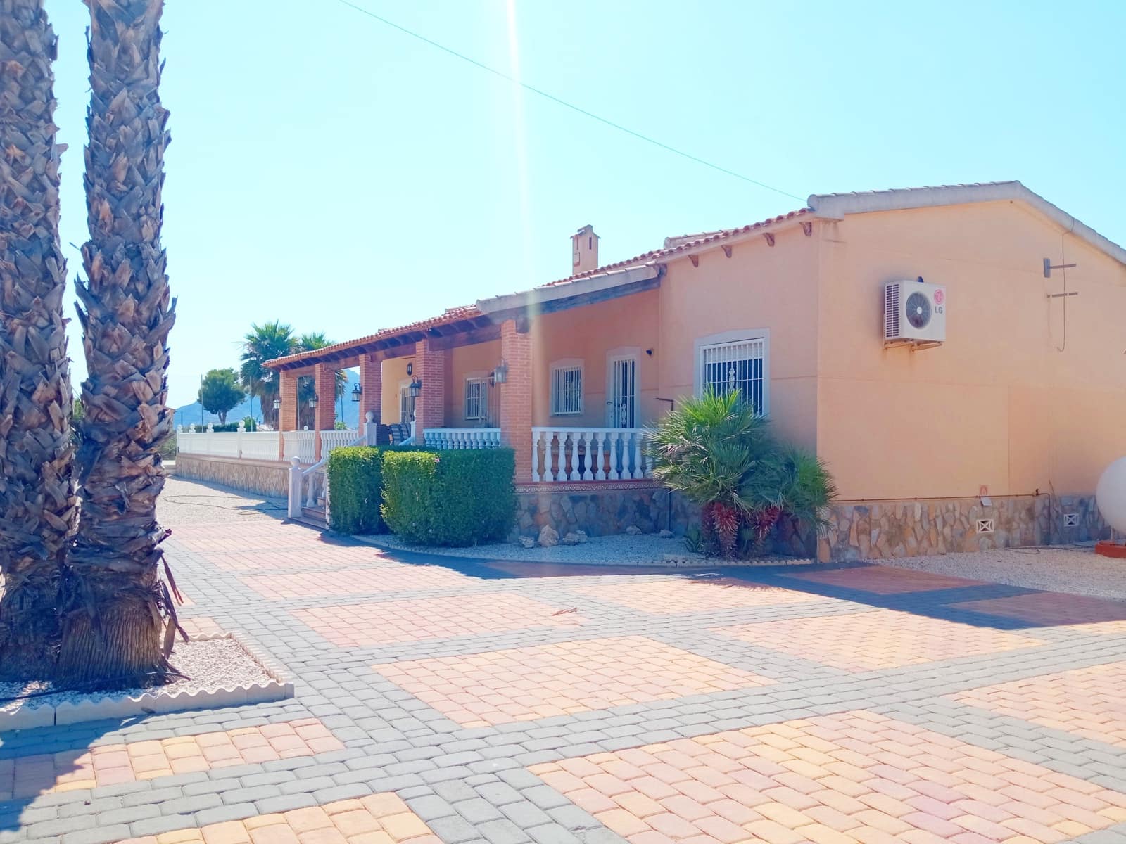 3 soveværelse Villa til salg i Catral med swimmingpool garage - € 395.000 (Ref: 8392841)