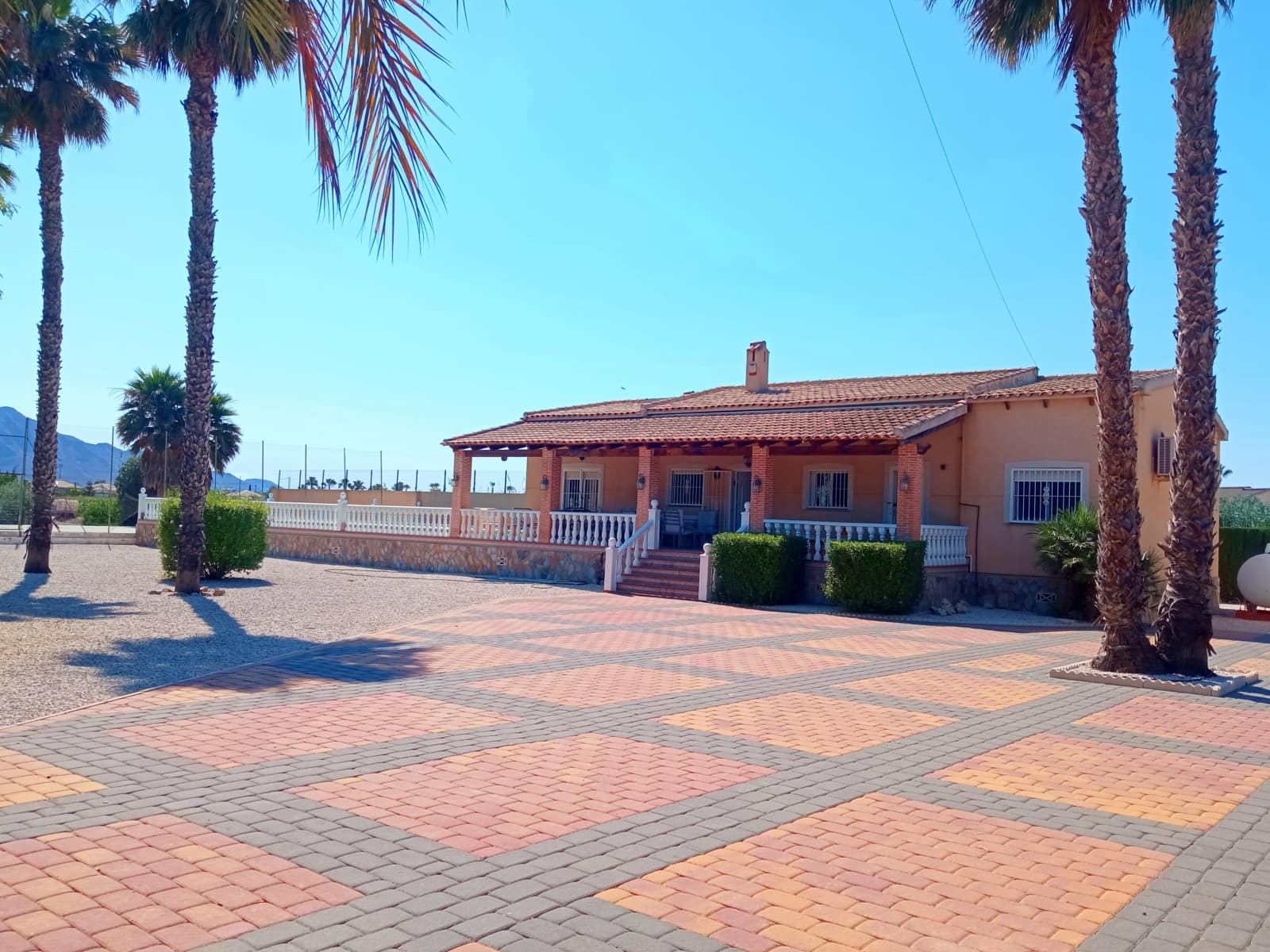 3 soveværelse Villa til salg i Catral med swimmingpool garage - € 395.000 (Ref: 8392841)