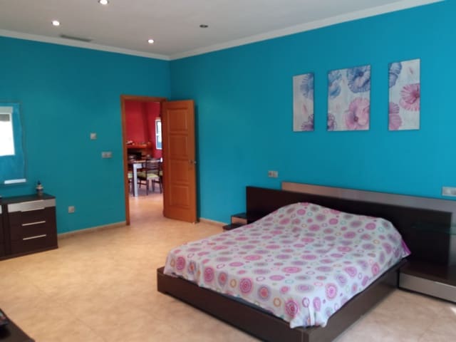 3 bedroom Villa for sale in Catral with garage - € 239,900 (Ref: 8611868)