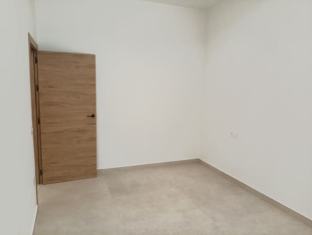 3 Zimmer Haus zu vermieten in Catral - 950 € (Ref: 8893841)