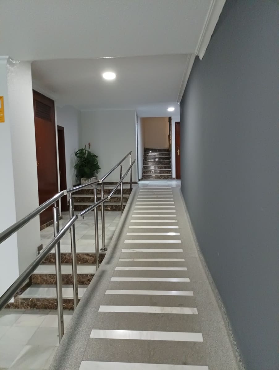 2 soveværelse Strandlejlighed til leje i Torrevieja med garage - € 1.100 (Ref: 9158367)