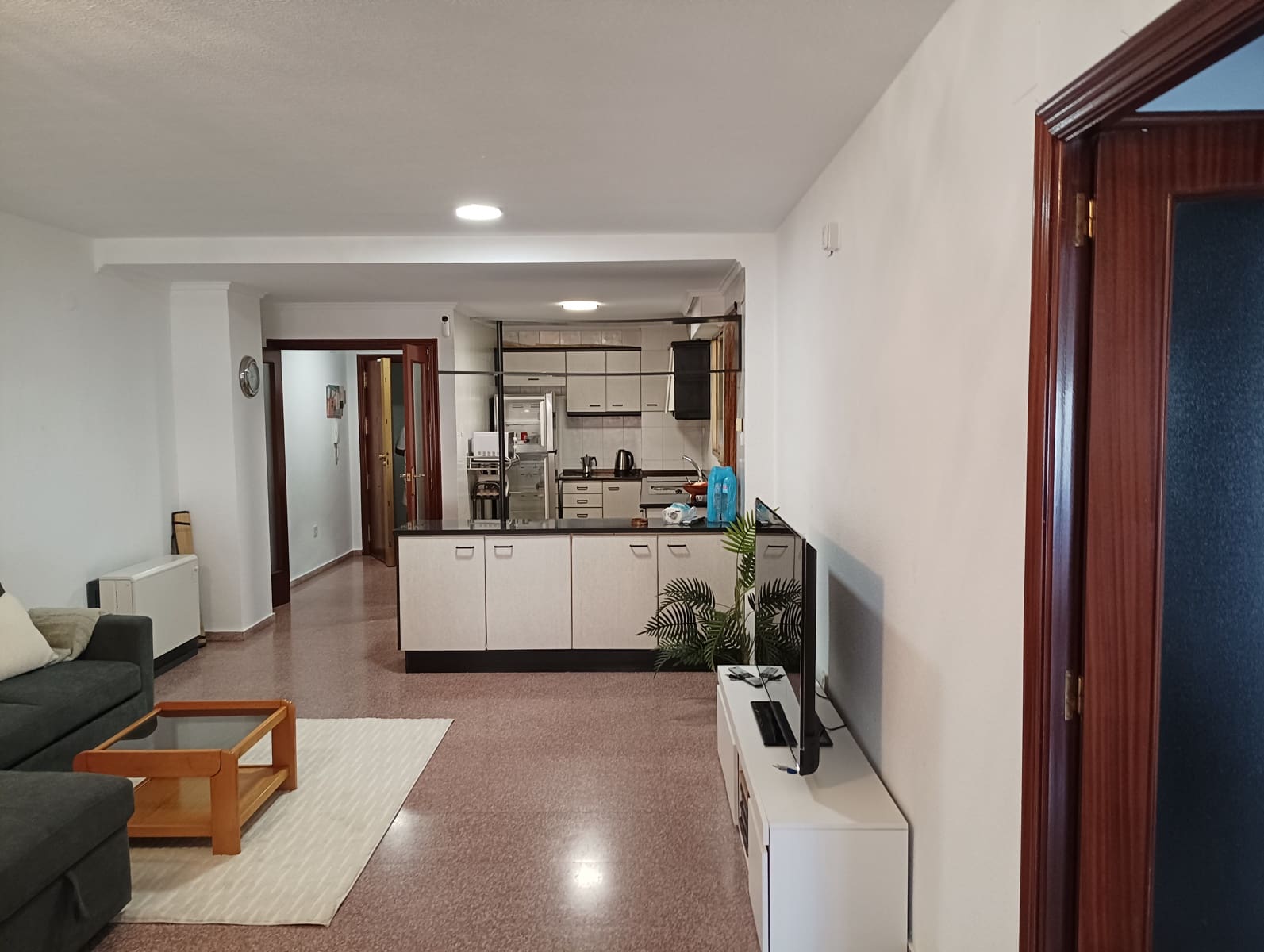 2 soveværelse Strandlejlighed til leje i Torrevieja med garage - € 1.100 (Ref: 9158367)