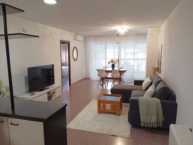 2 bedroom Beach Apartment for rent in Torrevieja with garage - € 1,100 (Ref: 9158367)