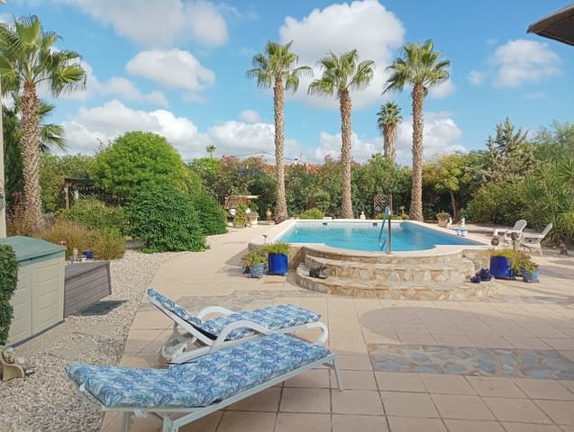 4 bedroom Villa for sale in Catral with pool garage - € 379,990 (Ref: 9262960)