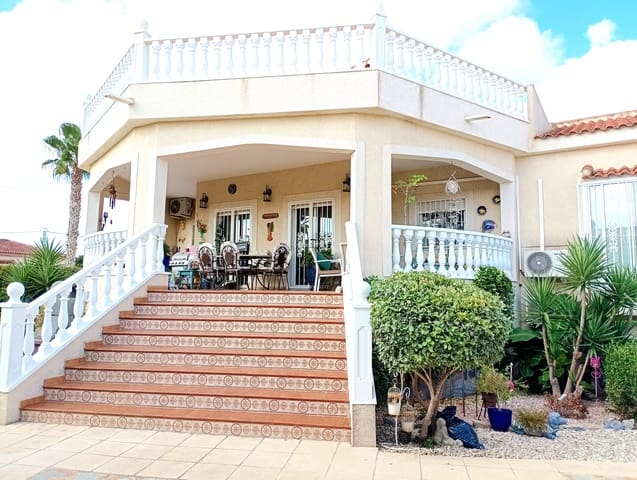 4 bedroom Villa for sale in Catral with pool garage - € 379,990 (Ref: 9262960)