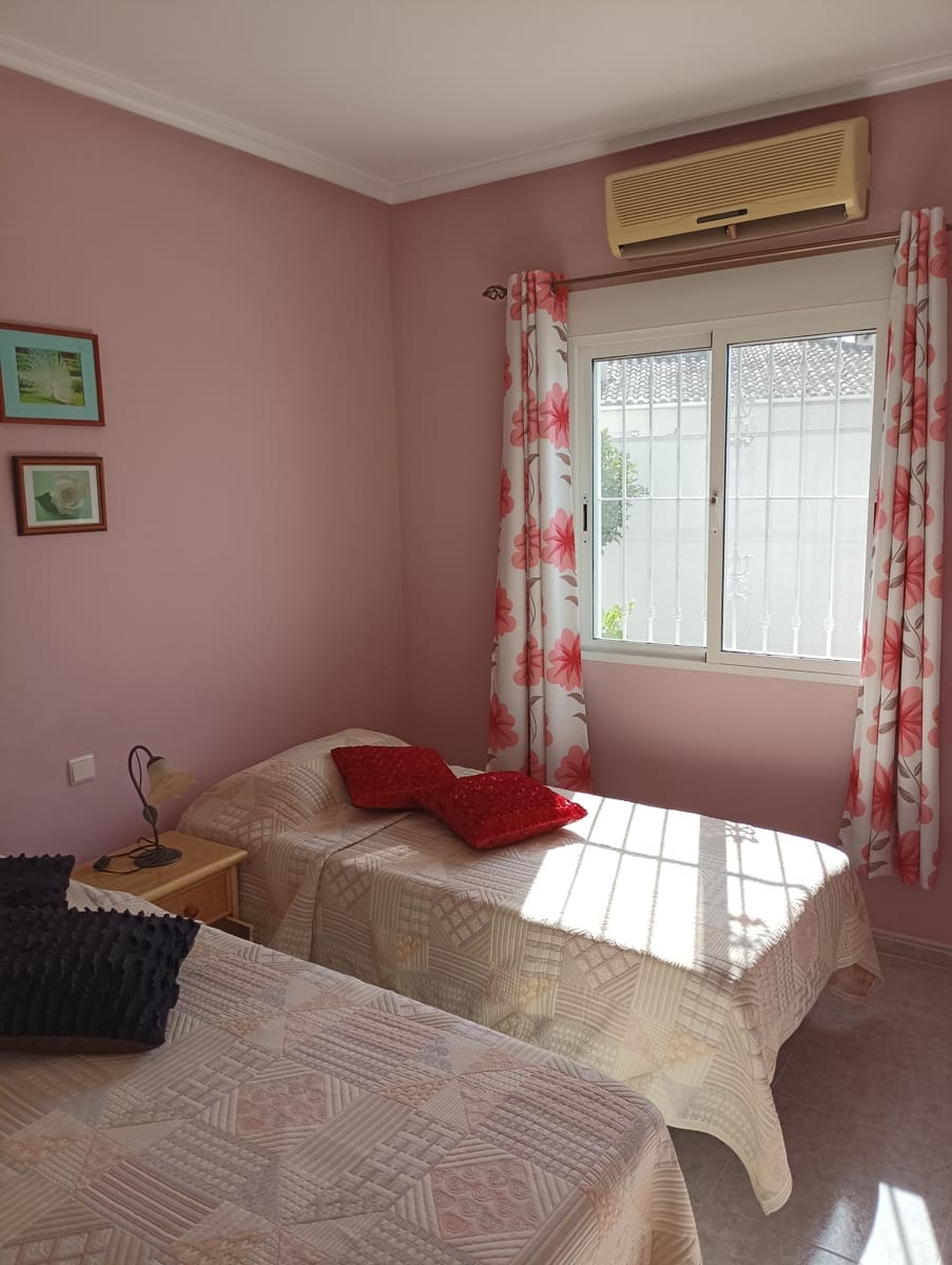 3 sovrum Villa till salu i Catral med pool garage - 329 900 € (Ref: 9418790)