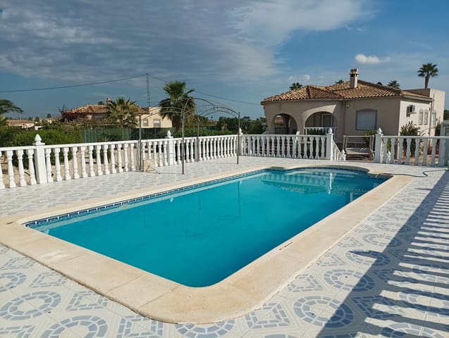 3 sypialnia Willa na sprzedaż w Catral z basenem garażem - 329 900 € (Ref: 9418790)