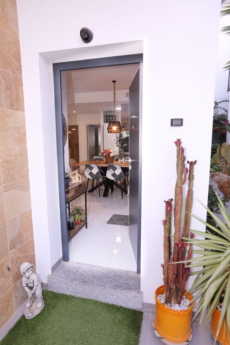 Chalet de 3 habitaciones en Benijófar en venta con piscina garaje - 359.990 € (Ref: 9557367)