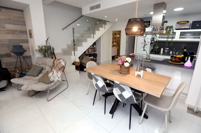 3 makuuhuone Huvila myytävänä paikassa Benijófar mukana uima-altaan 
autotalli - 359 990 € (Ref: 9557367)