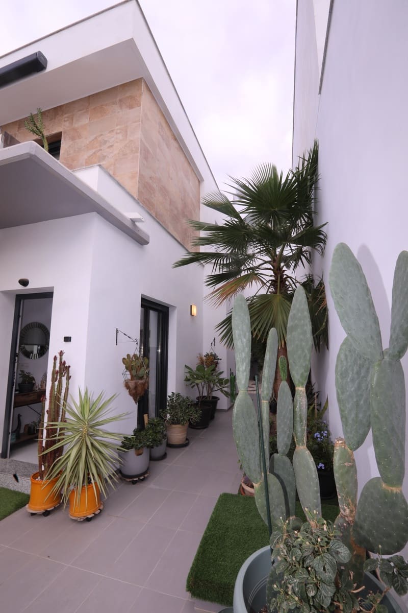 Chalet de 3 habitaciones en Benijófar en venta con piscina garaje - 359.990 € (Ref: 9557367)