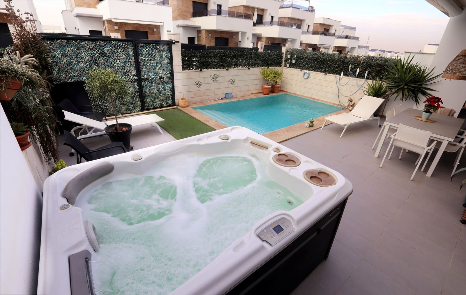 Chalet de 3 habitaciones en Benijófar en venta con piscina garaje - 359.990 € (Ref: 9557367)