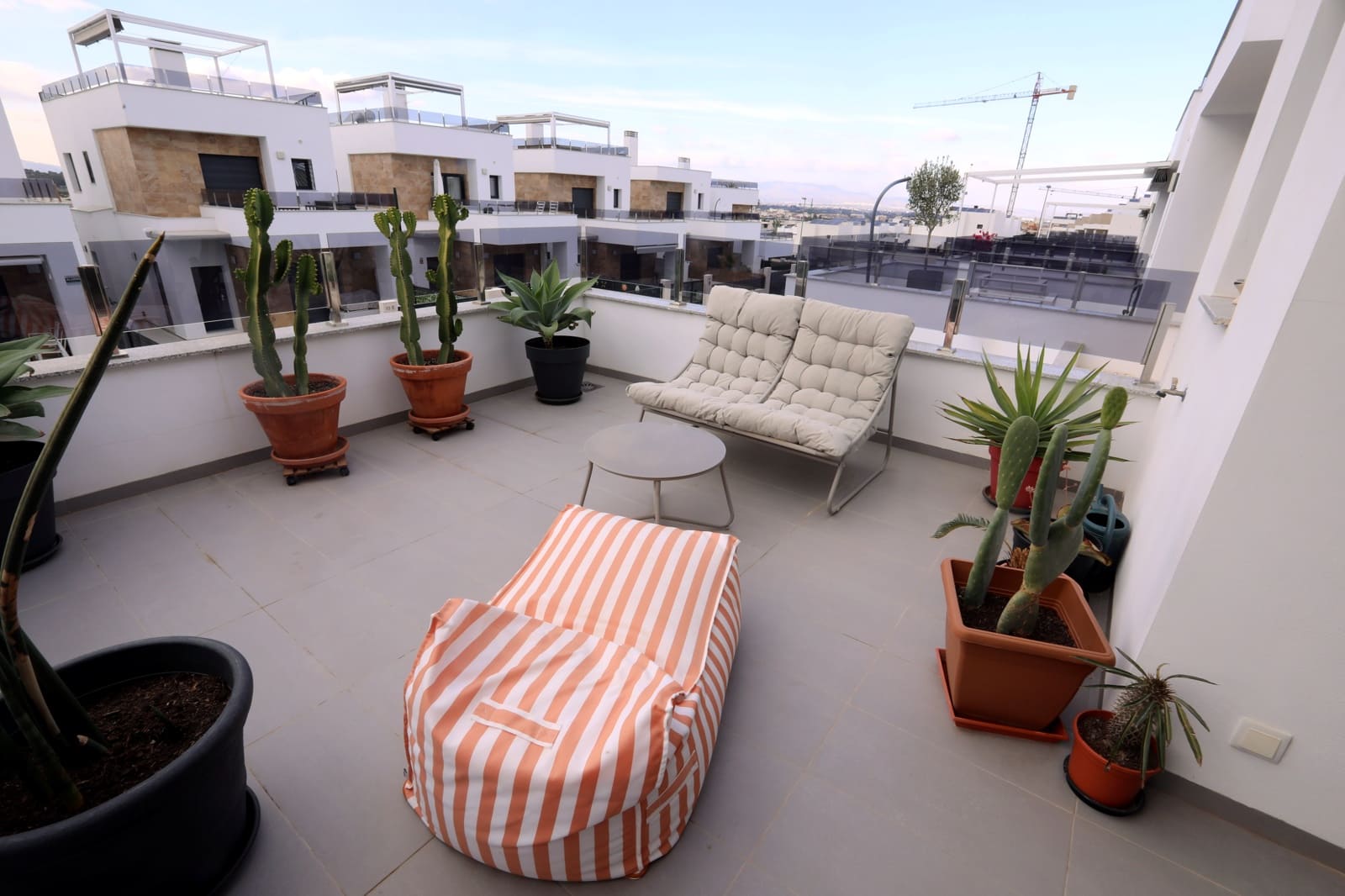 Chalet de 3 habitaciones en Benijófar en venta con piscina garaje - 359.990 € (Ref: 9557367)