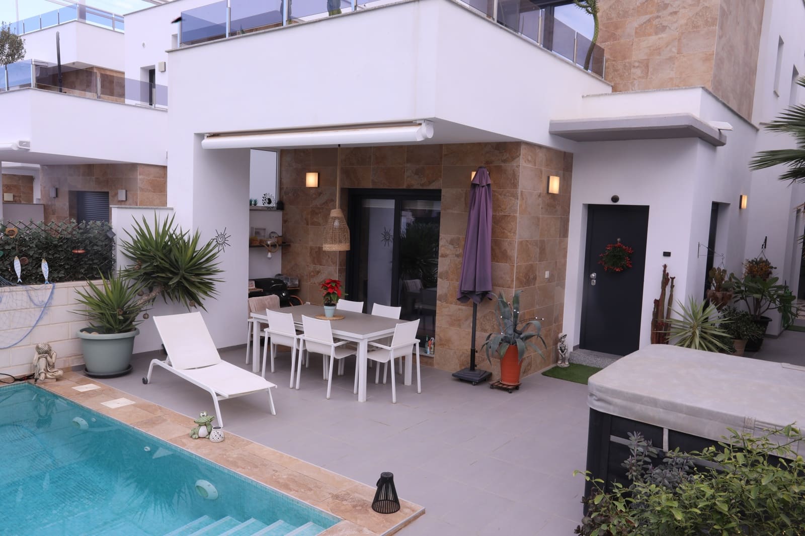 Chalet de 3 habitaciones en Benijófar en venta con piscina garaje - 359.990 € (Ref: 9557367)