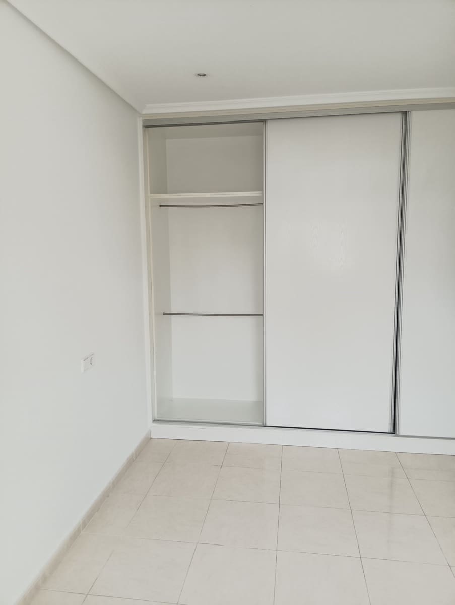 4 makuuhuone Huvila myytävänä paikassa Catral mukana uima-altaan 
autotalli - 425 000 € (Ref: 9588230)