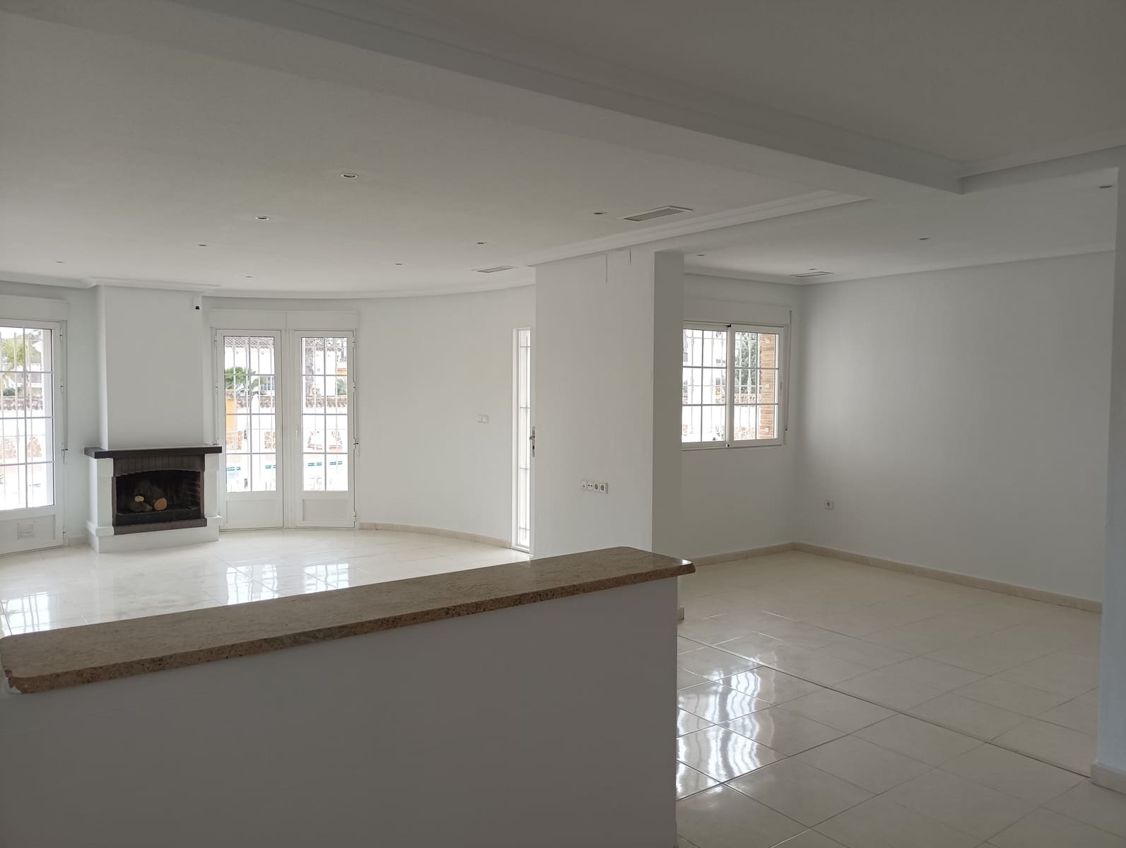 4 makuuhuone Huvila myytävänä paikassa Catral mukana uima-altaan 
autotalli - 425 000 € (Ref: 9588230)