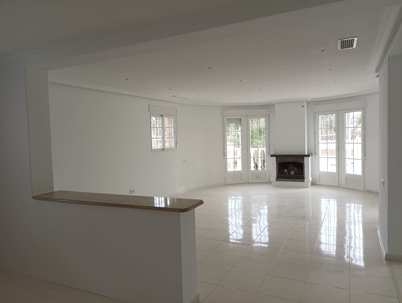 4 makuuhuone Huvila myytävänä paikassa Catral mukana uima-altaan 
autotalli - 425 000 € (Ref: 9588230)