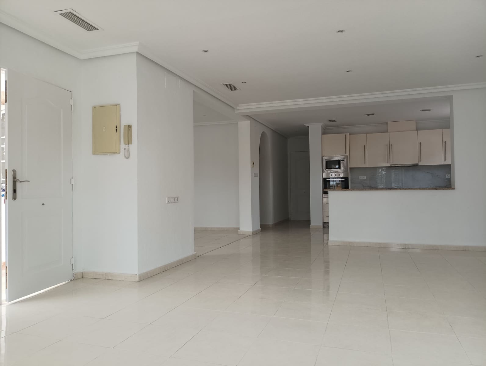 4 makuuhuone Huvila myytävänä paikassa Catral mukana uima-altaan 
autotalli - 425 000 € (Ref: 9588230)