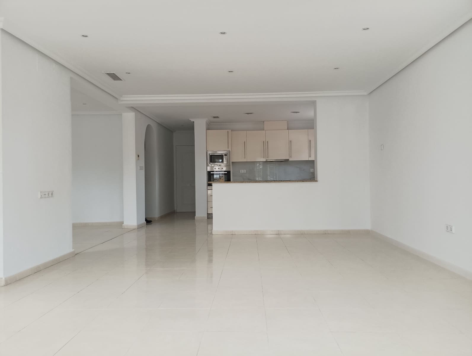 4 makuuhuone Huvila myytävänä paikassa Catral mukana uima-altaan 
autotalli - 425 000 € (Ref: 9588230)