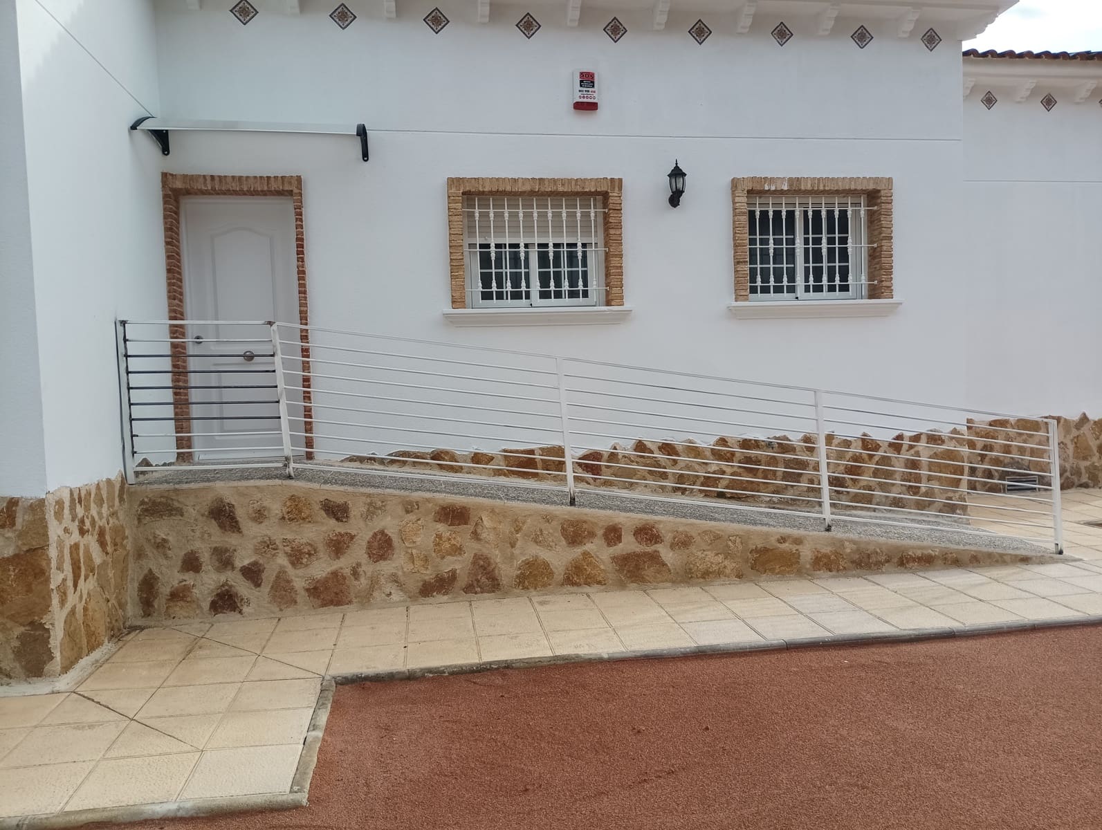 4 makuuhuone Huvila myytävänä paikassa Catral mukana uima-altaan 
autotalli - 425 000 € (Ref: 9588230)