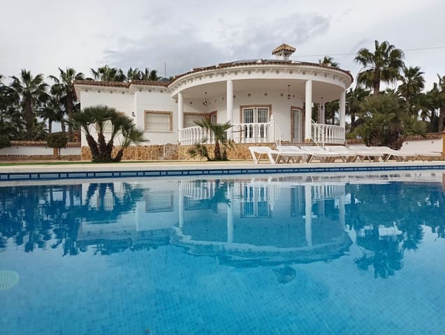 4 makuuhuone Huvila myytävänä paikassa Catral mukana uima-altaan 
autotalli - 425 000 € (Ref: 9588230)