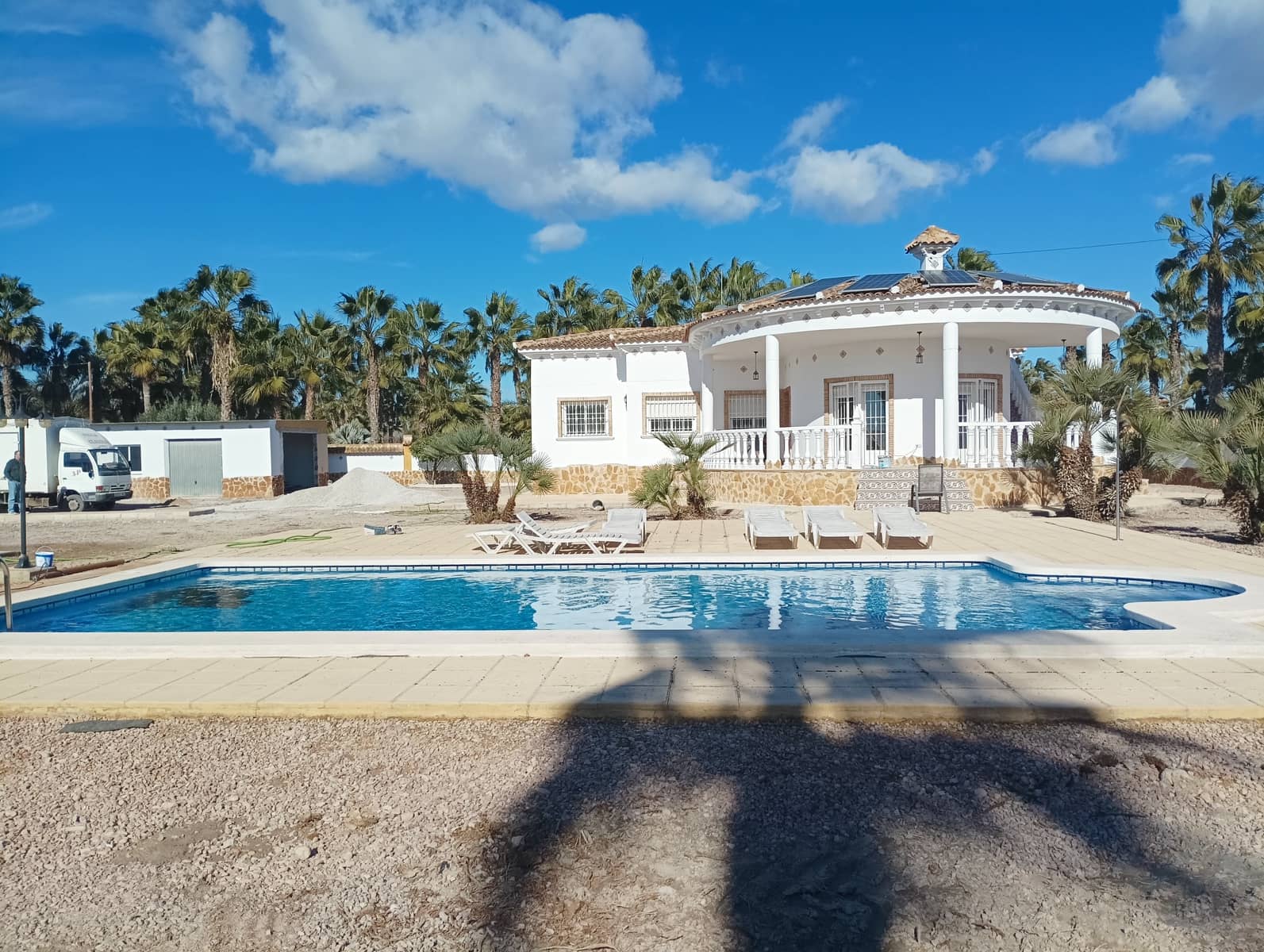 4 makuuhuone Huvila myytävänä paikassa Catral mukana uima-altaan 
autotalli - 425 000 € (Ref: 9588230)