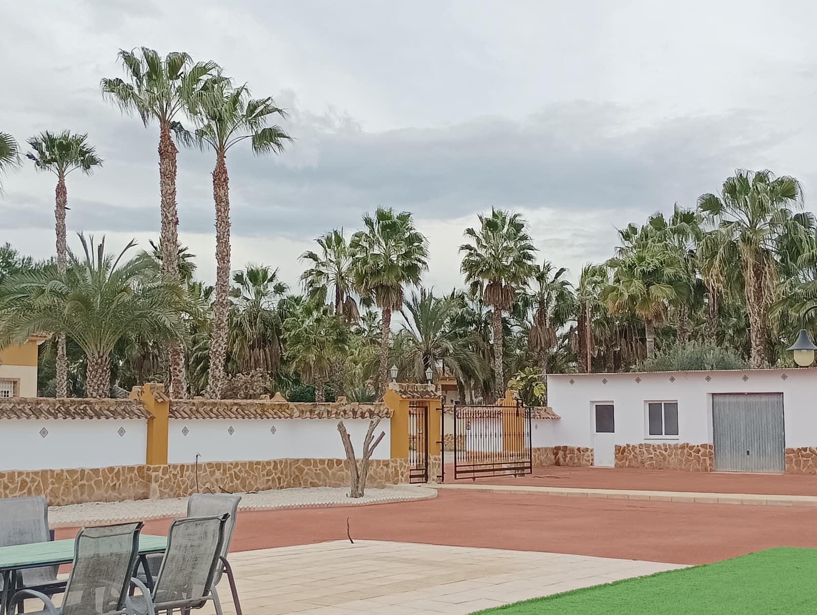 4 makuuhuone Huvila myytävänä paikassa Catral mukana uima-altaan 
autotalli - 425 000 € (Ref: 9588230)