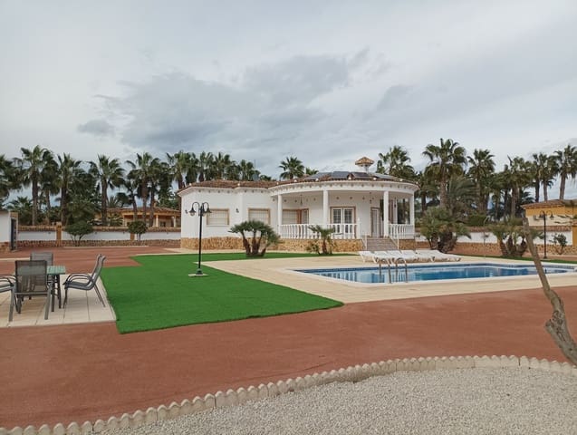 4 makuuhuone Huvila myytävänä paikassa Catral mukana uima-altaan 
autotalli - 425 000 € (Ref: 9588230)