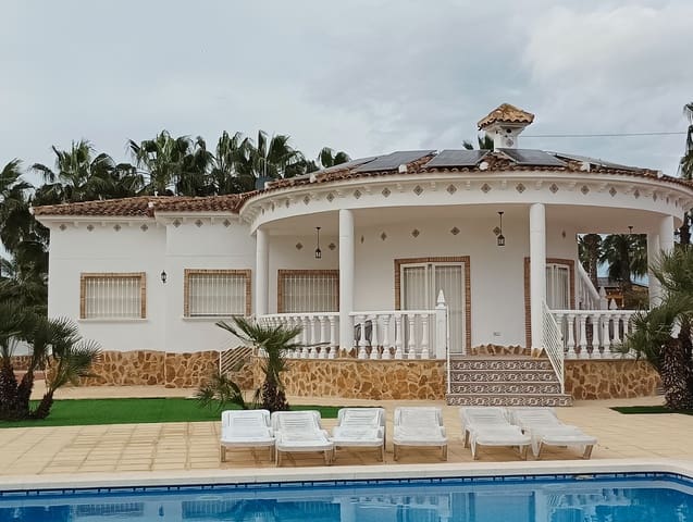 4 makuuhuone Huvila myytävänä paikassa Catral mukana uima-altaan 
autotalli - 425 000 € (Ref: 9588230)