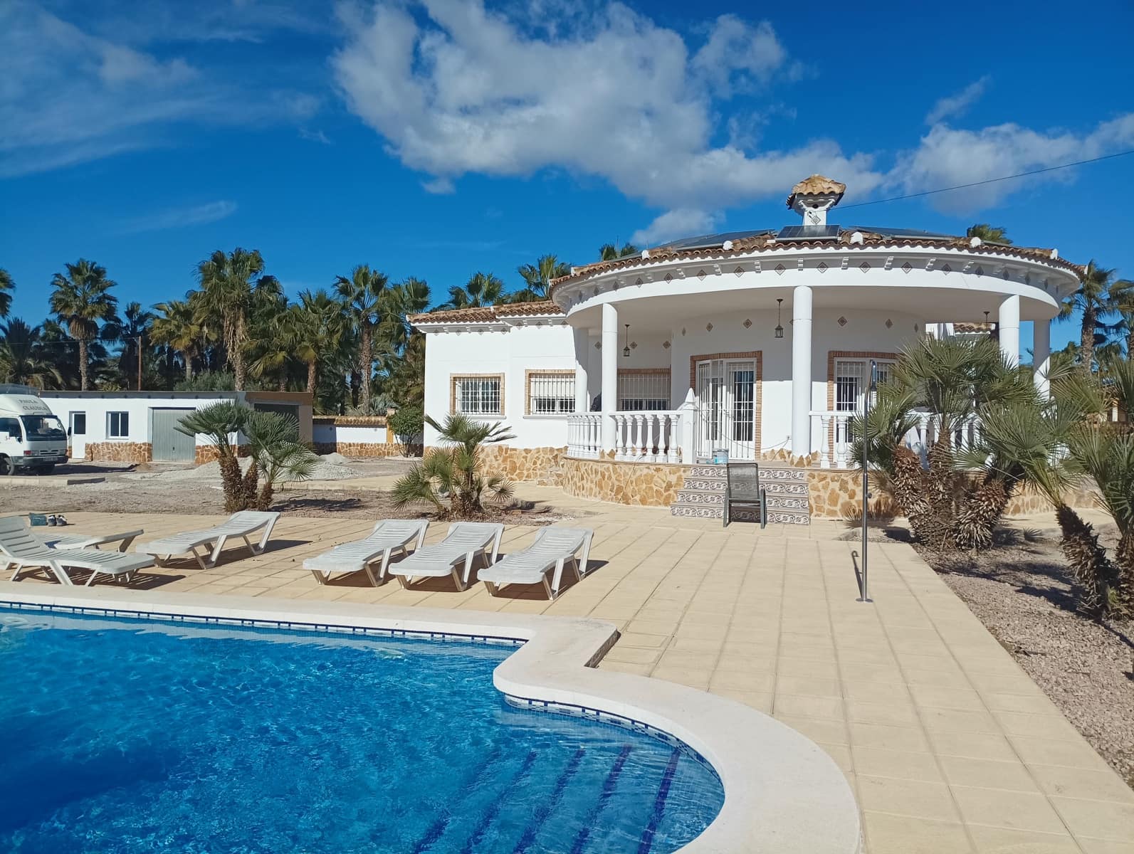 4 makuuhuone Huvila myytävänä paikassa Catral mukana uima-altaan 
autotalli - 425 000 € (Ref: 9588230)