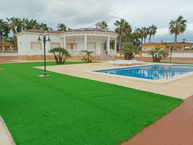 4 makuuhuone Huvila myytävänä paikassa Catral mukana uima-altaan 
autotalli - 425 000 € (Ref: 9588230)