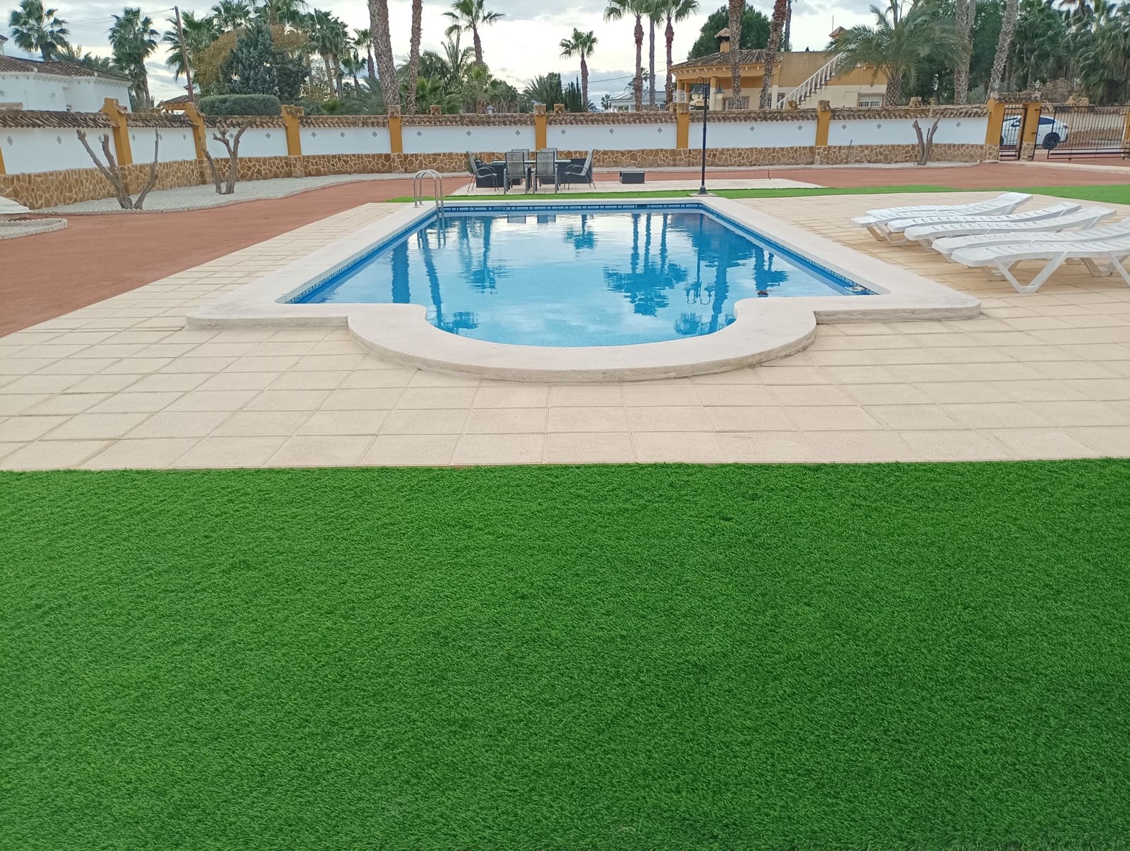 4 makuuhuone Huvila myytävänä paikassa Catral mukana uima-altaan 
autotalli - 425 000 € (Ref: 9588230)