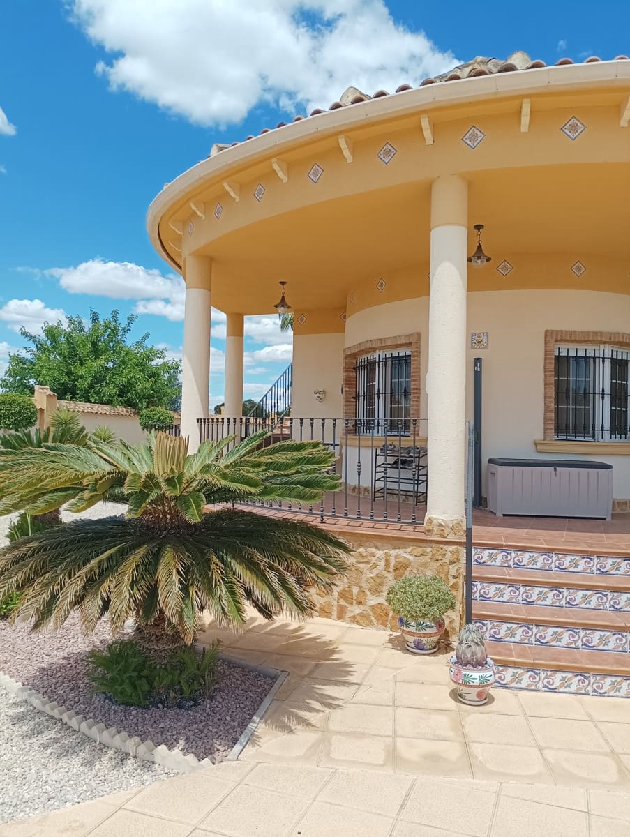 4 Zimmer Villa zu verkaufen in Catral mit Pool Garage - 369.000 € (Ref: 9833177)