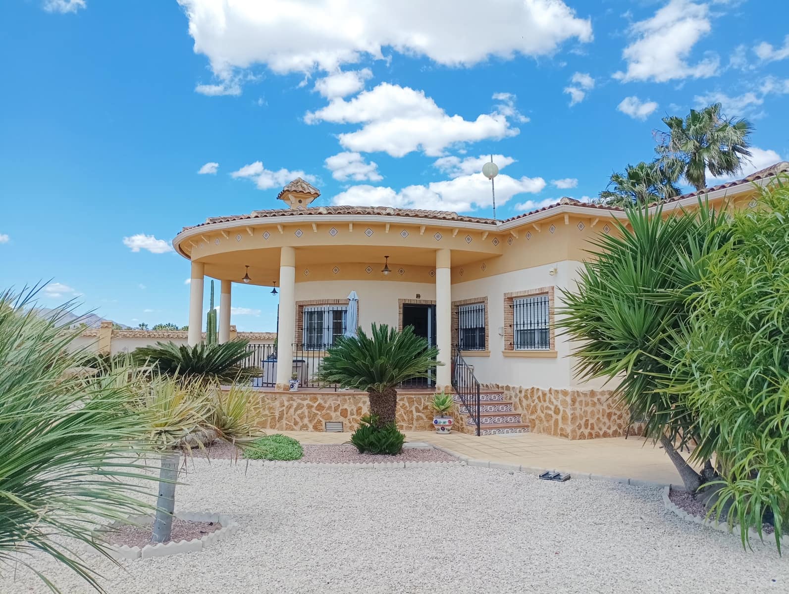 4 Zimmer Villa zu verkaufen in Catral mit Pool Garage - 369.000 € (Ref: 9833177)