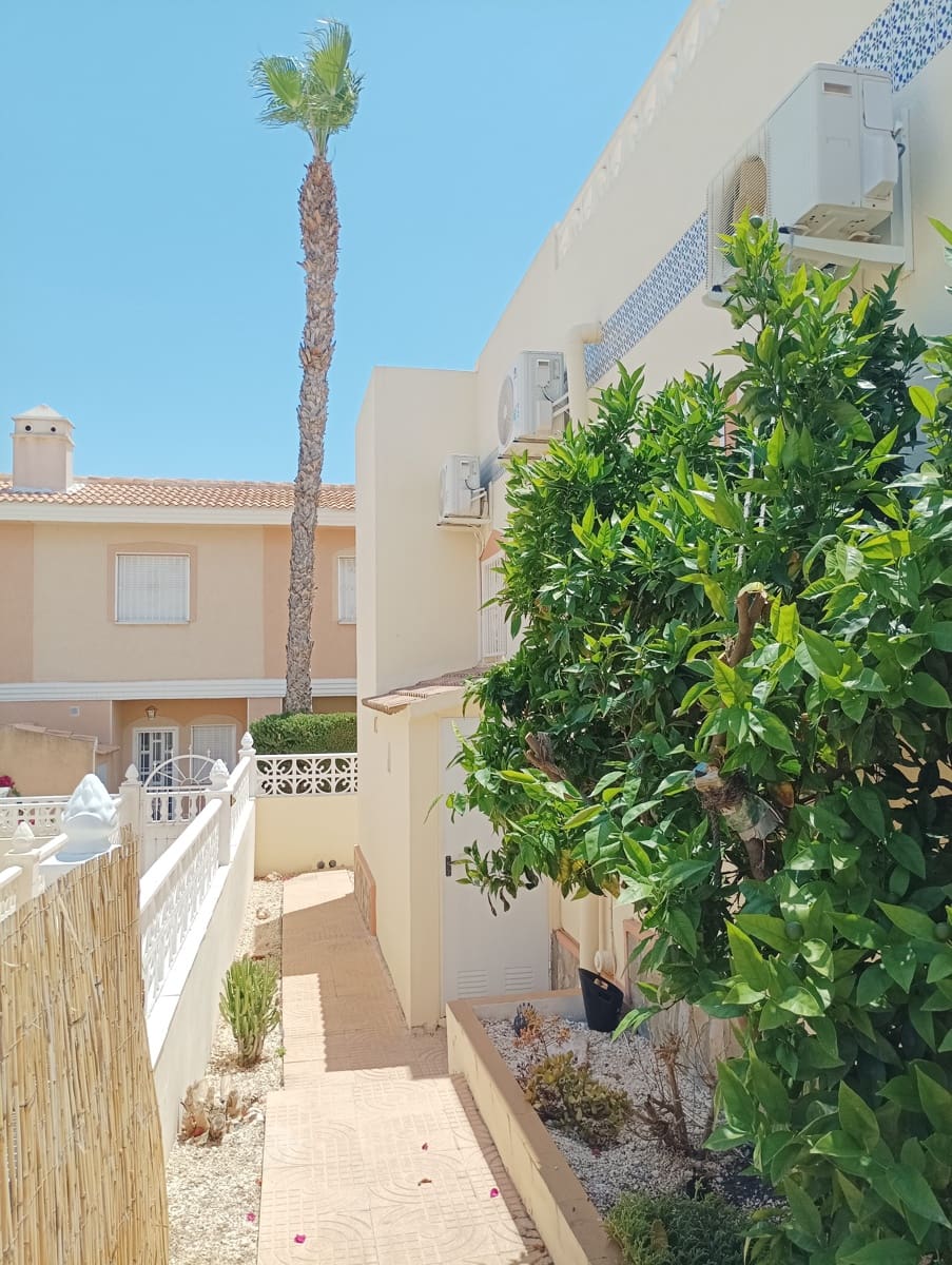 Pareado de 3 habitaciones en Ciudad Quesada en venta con piscina garaje - 245.000 € (Ref: 9880531)