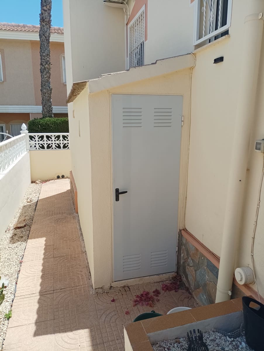 Pareado de 3 habitaciones en Ciudad Quesada en venta con piscina garaje - 245.000 € (Ref: 9880531)
