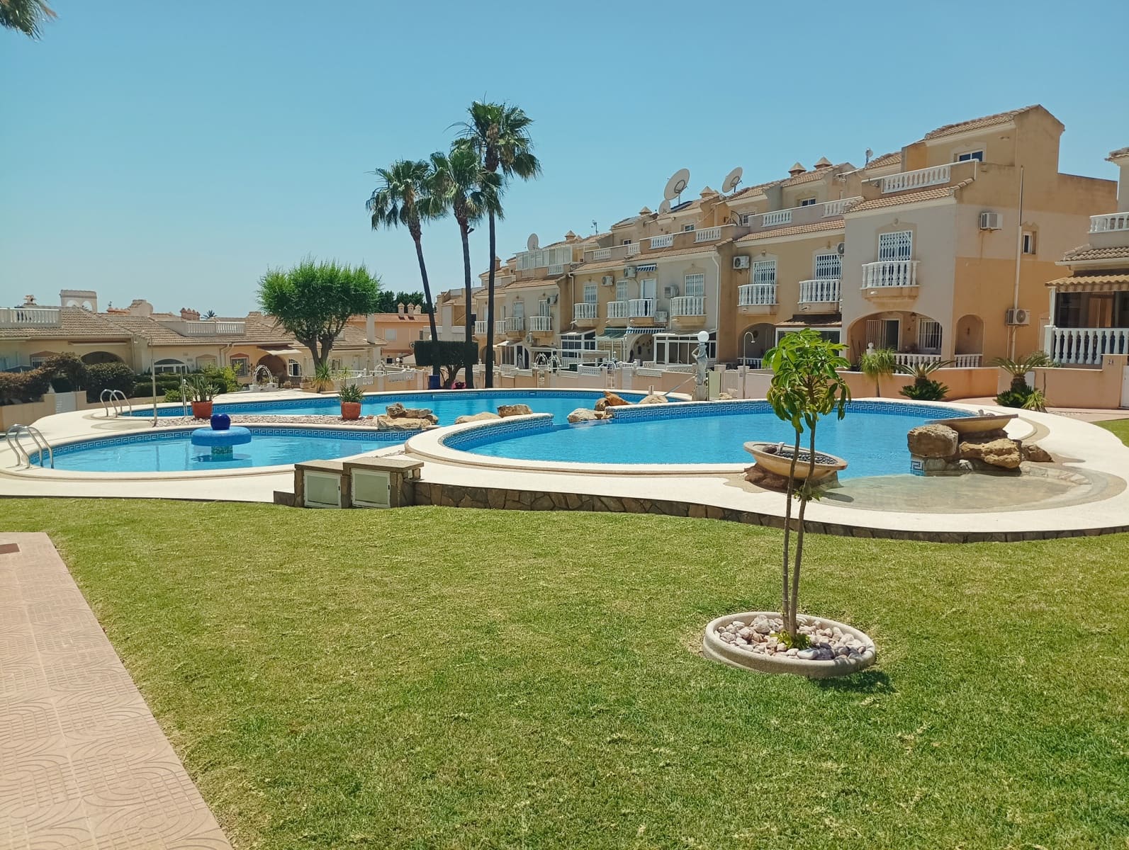 Pareado de 3 habitaciones en Ciudad Quesada en venta con piscina garaje - 245.000 € (Ref: 9880531)