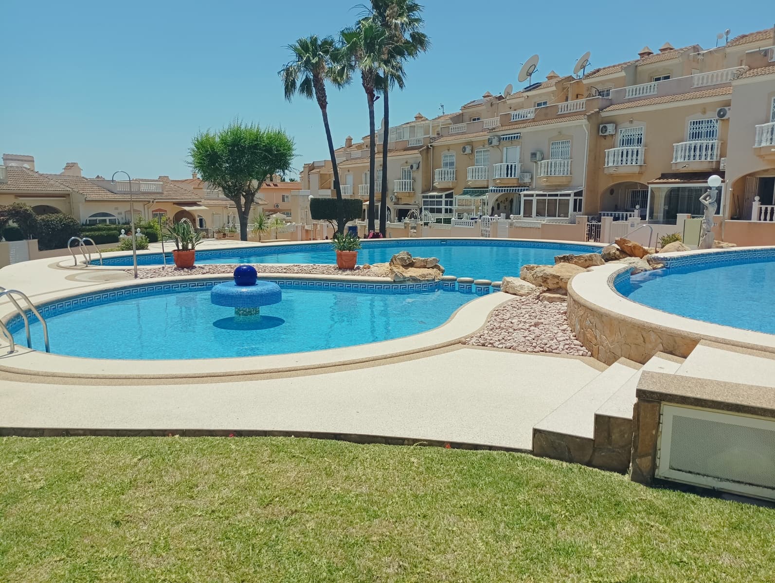 Pareado de 3 habitaciones en Ciudad Quesada en venta con piscina garaje - 245.000 € (Ref: 9880531)