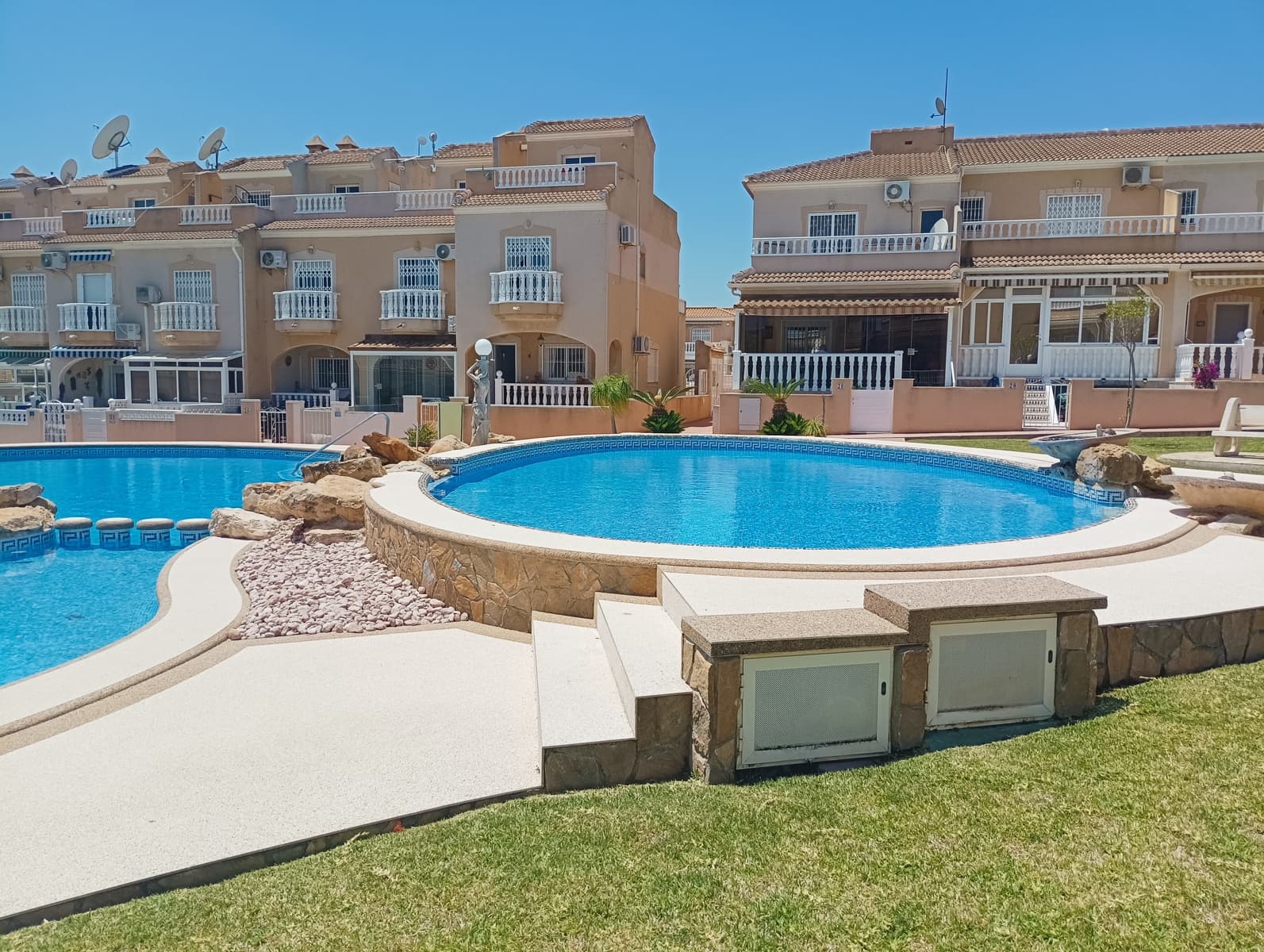 Pareado de 3 habitaciones en Ciudad Quesada en venta con piscina garaje - 245.000 € (Ref: 9880531)
