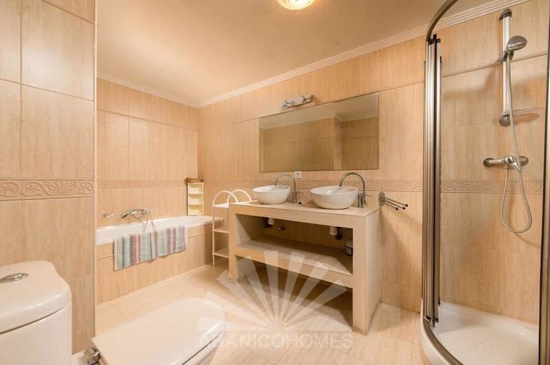 6 sovrum Villa till salu i Busot med pool garage - 595 000 € (Ref: 6517464)