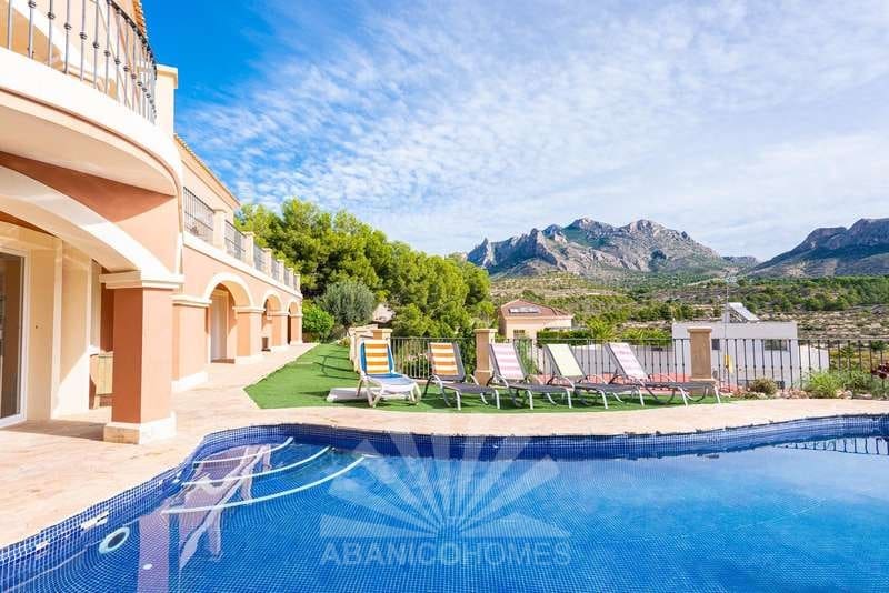 6 sovrum Villa till salu i Busot med pool garage - 595 000 € (Ref: 6517464)
