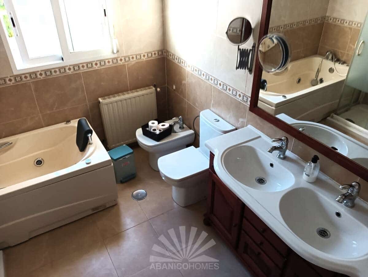 6 soveværelse Villa til salg i La Nucia med swimmingpool garage - € 549.000 (Ref: 7853279)
