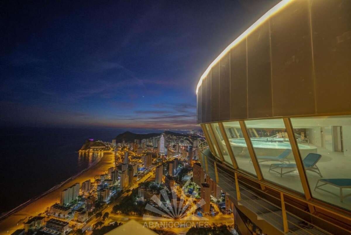 2 soveværelse Lejlighed til salg i Benidorm med swimmingpool garage - € 438.900 (Ref: 8688869)