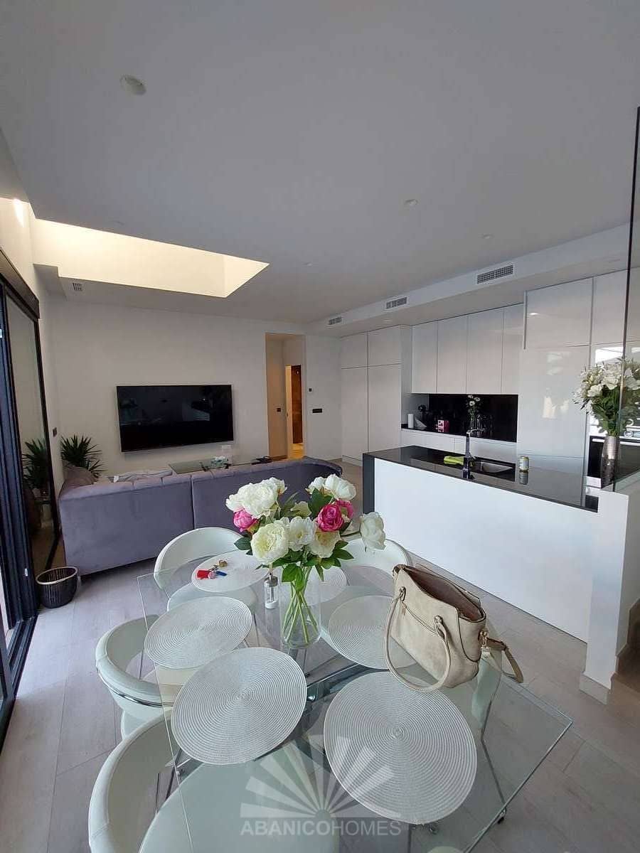 3 soveværelse Byhus til leje i Finestrat med swimmingpool garage - € 3.000 (Ref: 8746401)