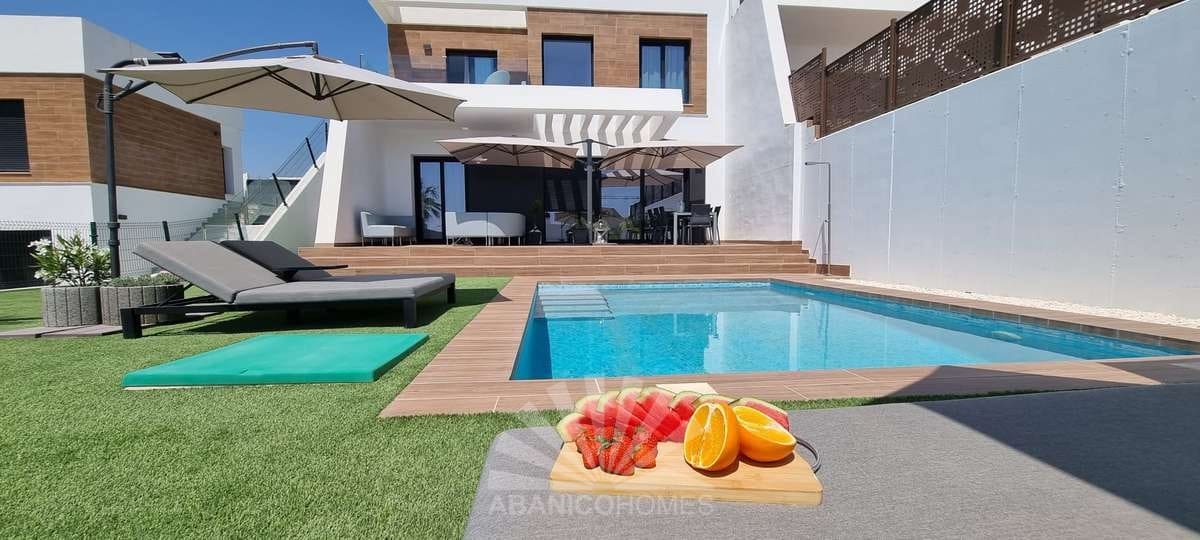 3 soveværelse Byhus til leje i Finestrat med swimmingpool garage - € 3.000 (Ref: 8746401)