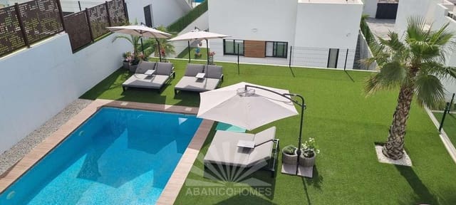 Casa de 3 habitaciones en Finestrat en alquiler con piscina garaje - 3.000 € (Ref: 8746401)