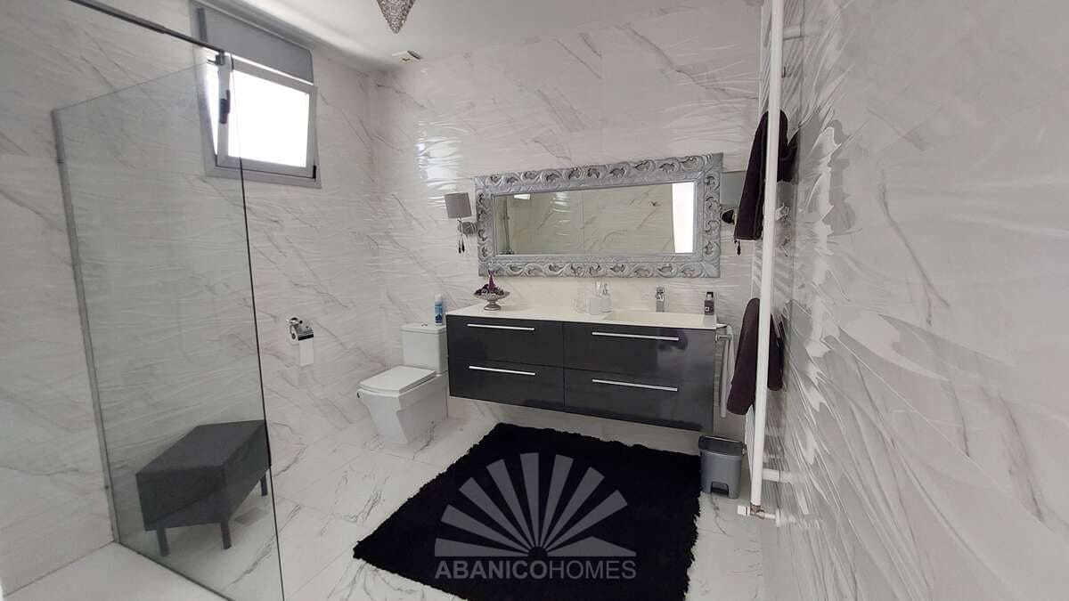 2 makuuhuone Huvila myytävänä paikassa Polop mukana uima-altaan 
autotalli - 530 000 € (Ref: 9177162)