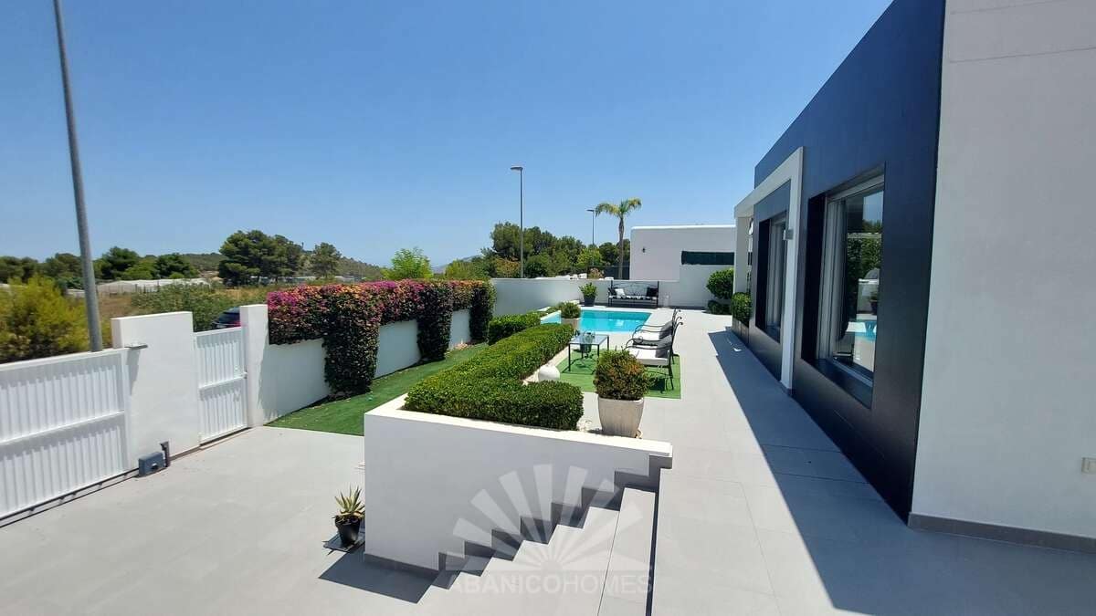 2 makuuhuone Huvila myytävänä paikassa Polop mukana uima-altaan 
autotalli - 530 000 € (Ref: 9177162)